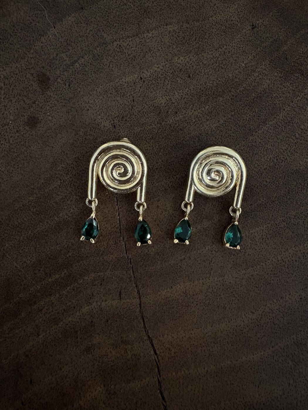 گوشواره حلزونی با سنگ سبز